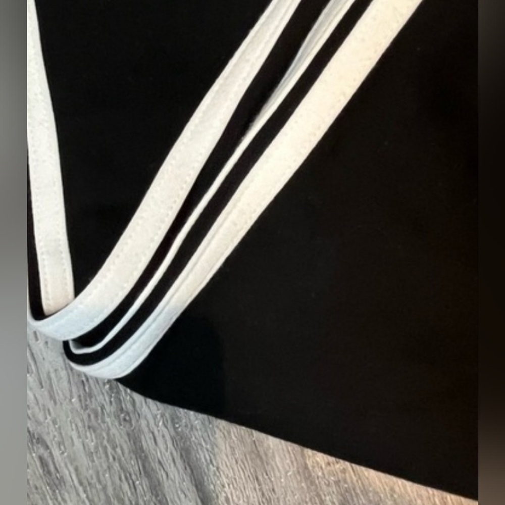 J.Galt Stylish Black Leggings with White Stripe Size S - Picture 4 of 5